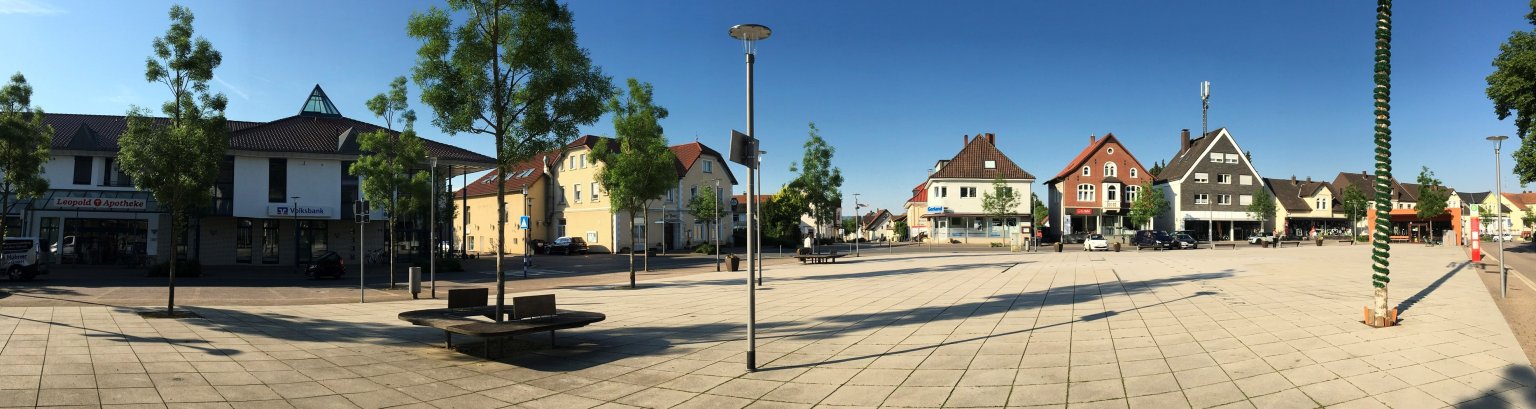 Marktplatz Straßen Plätze und Verkehr bearbeitet.jpg